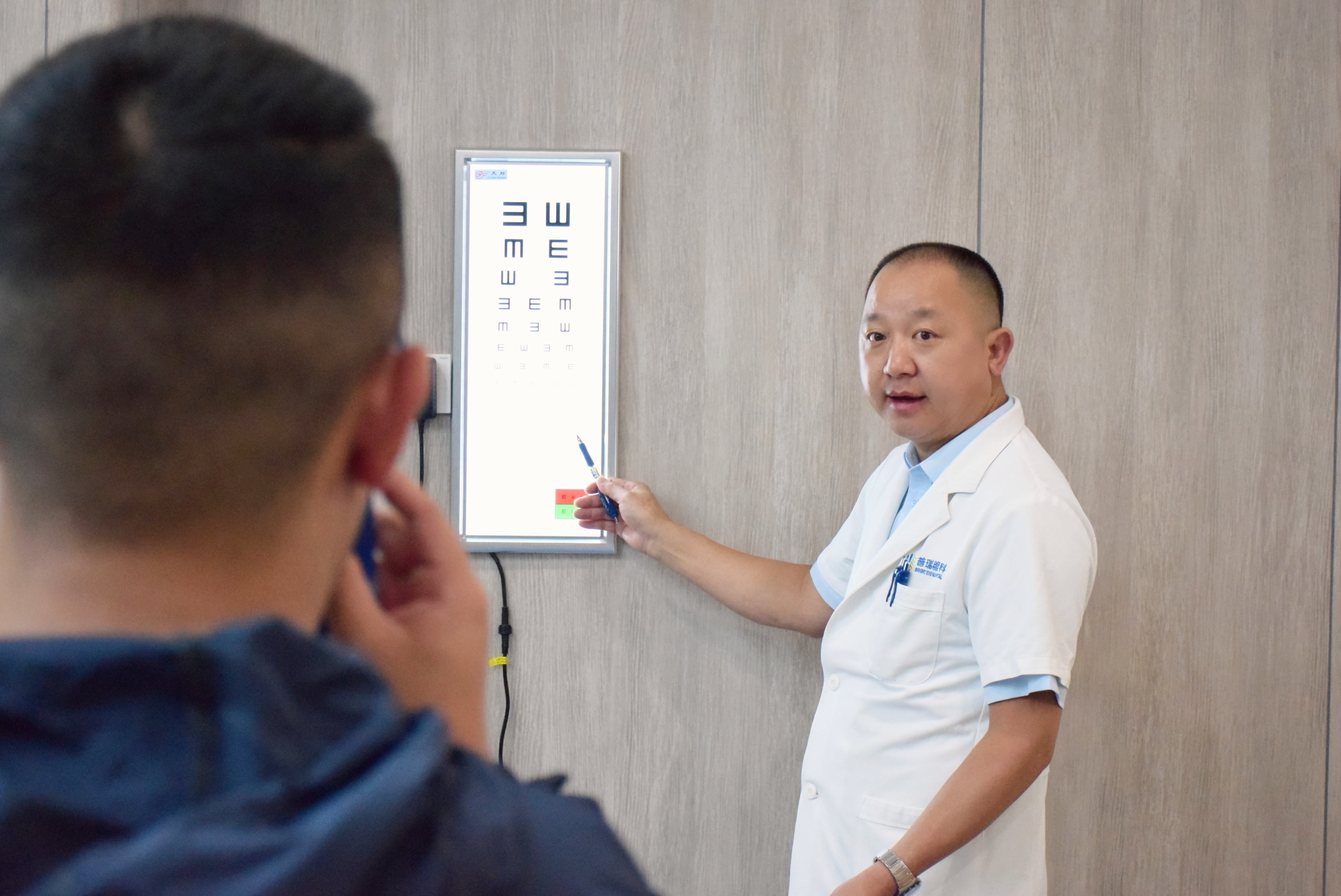 有干眼还能做近视手术吗？昆明眼科术前评估与术式建议