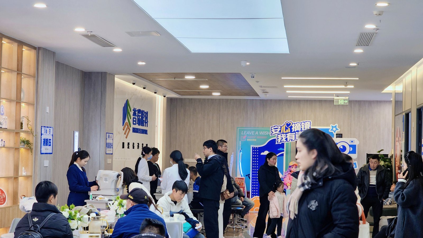 昆明普瑞眼科医院张月医生