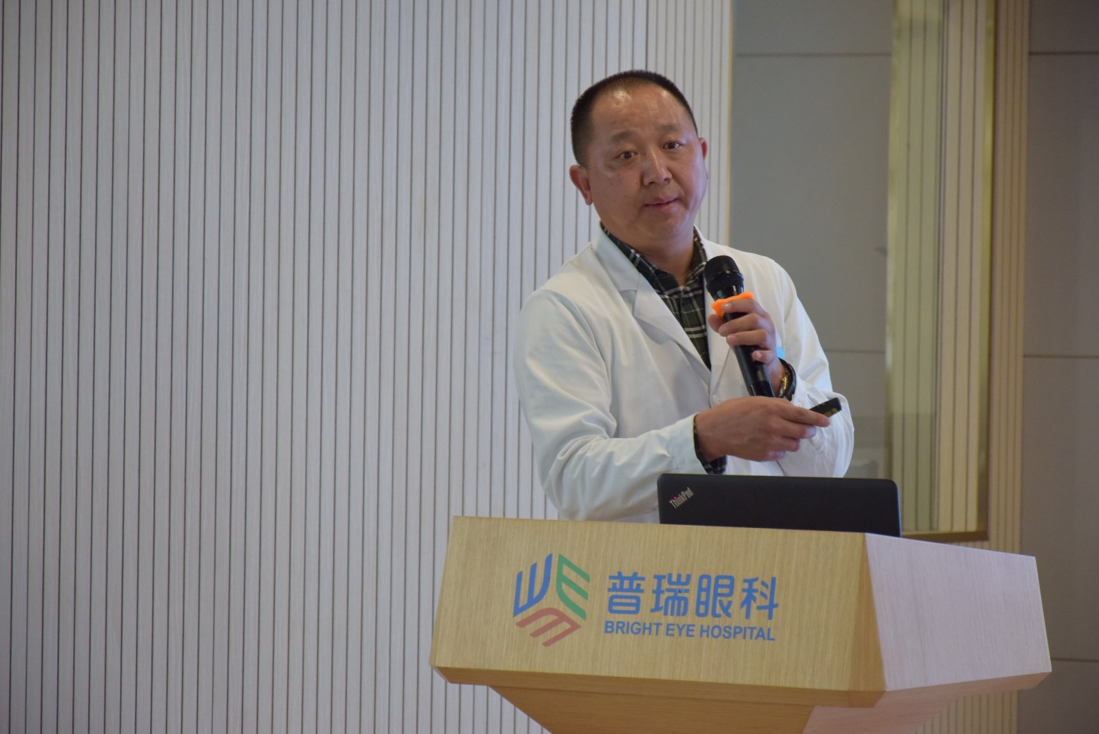 昆明普瑞眼科医院何守科医生
