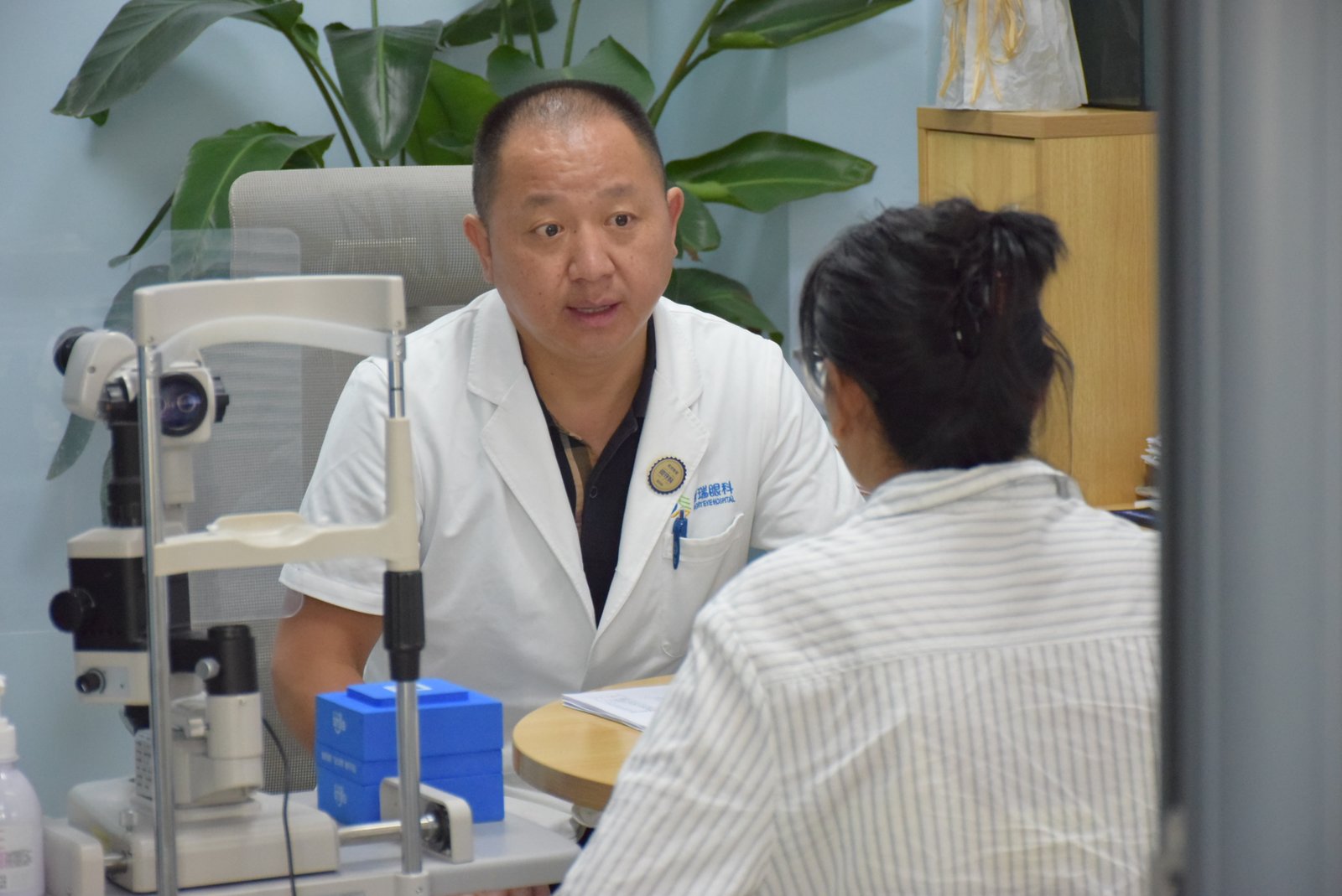 昆明普瑞眼科医院裂隙灯检查