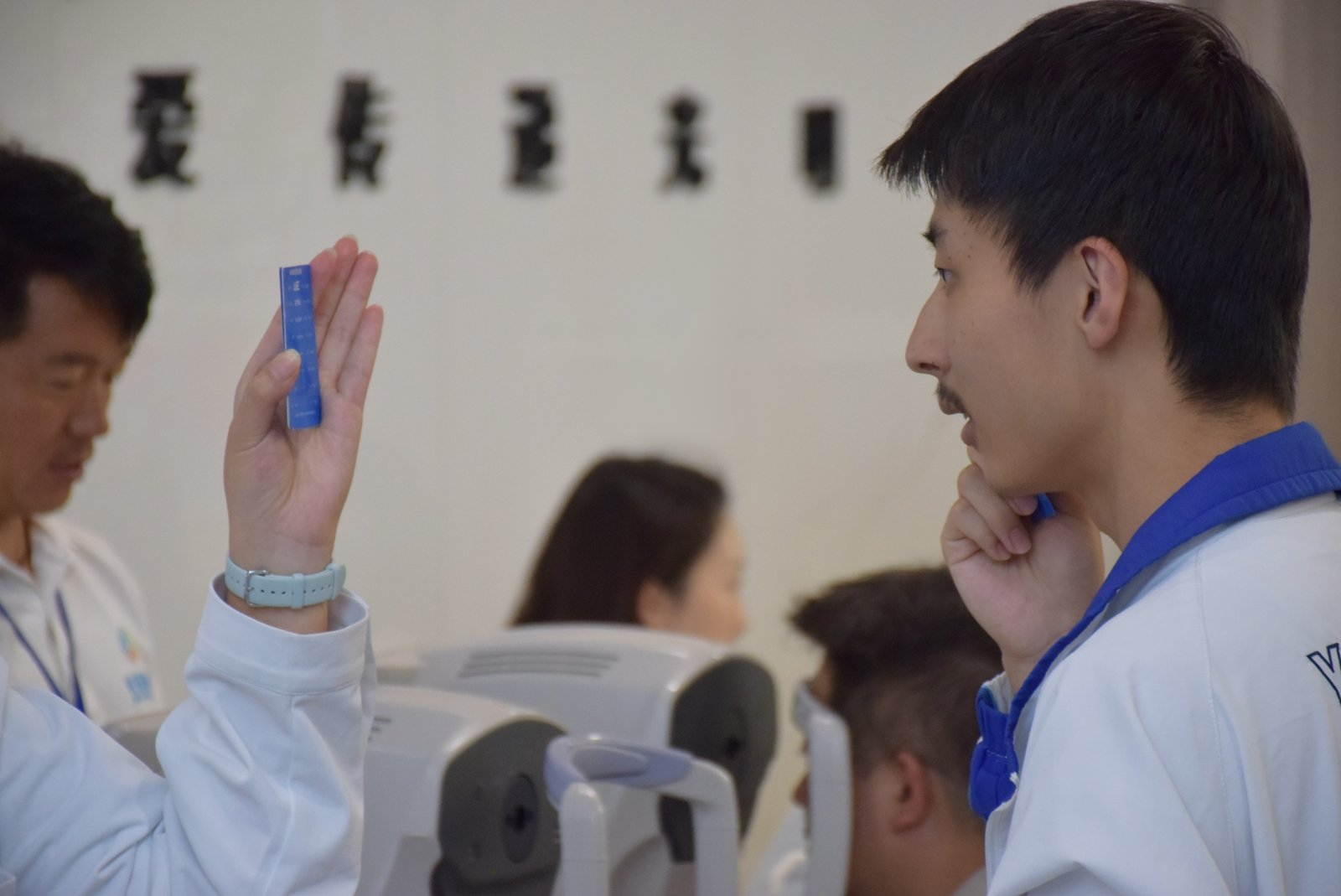 昆明普瑞眼科医院视力检查现场