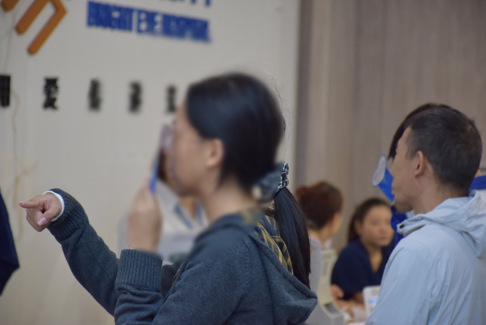 昆明普瑞眼科医院自助视力检测区