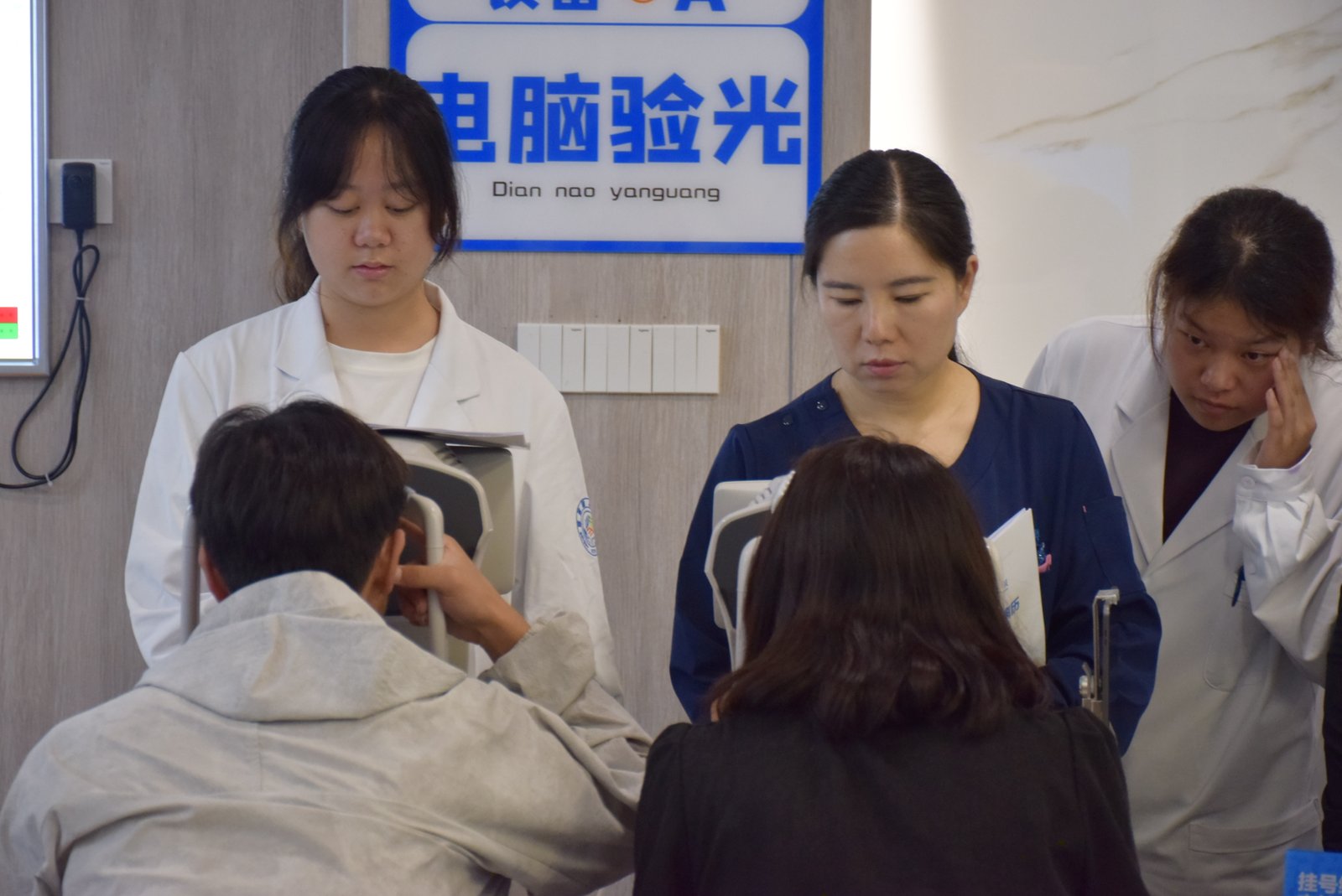 昆明普瑞眼科医院电脑验光区