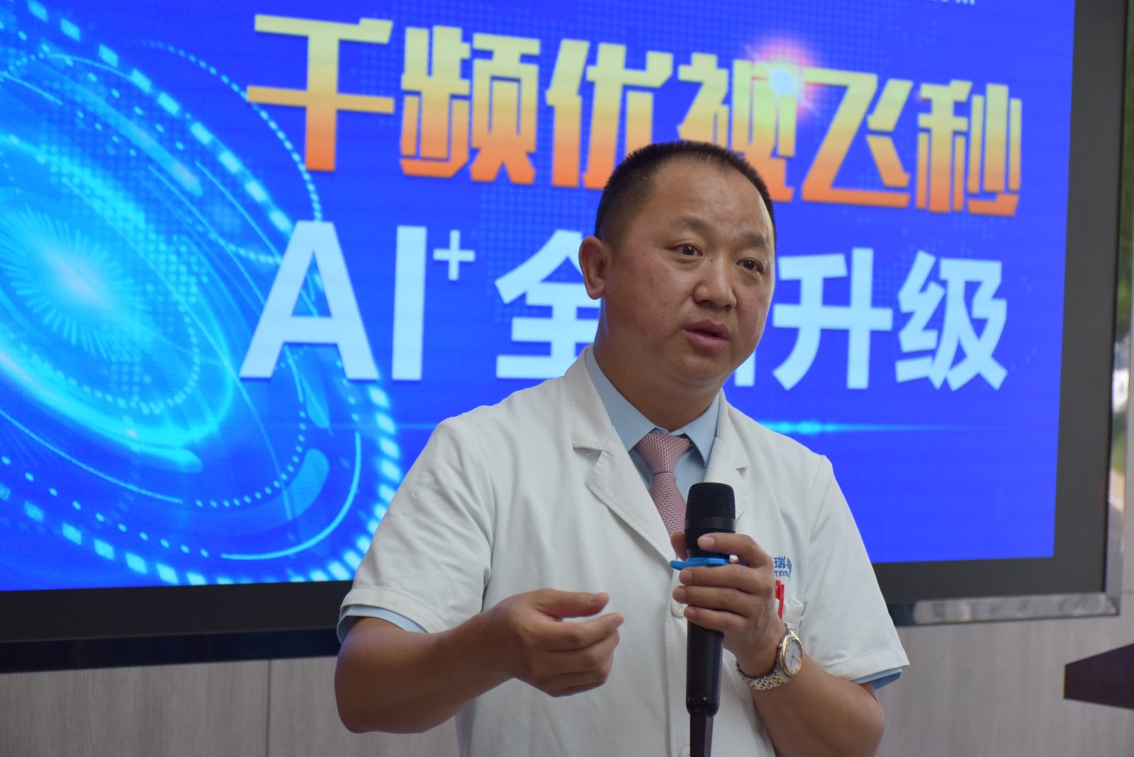 昆明普瑞眼科医院何守科医生