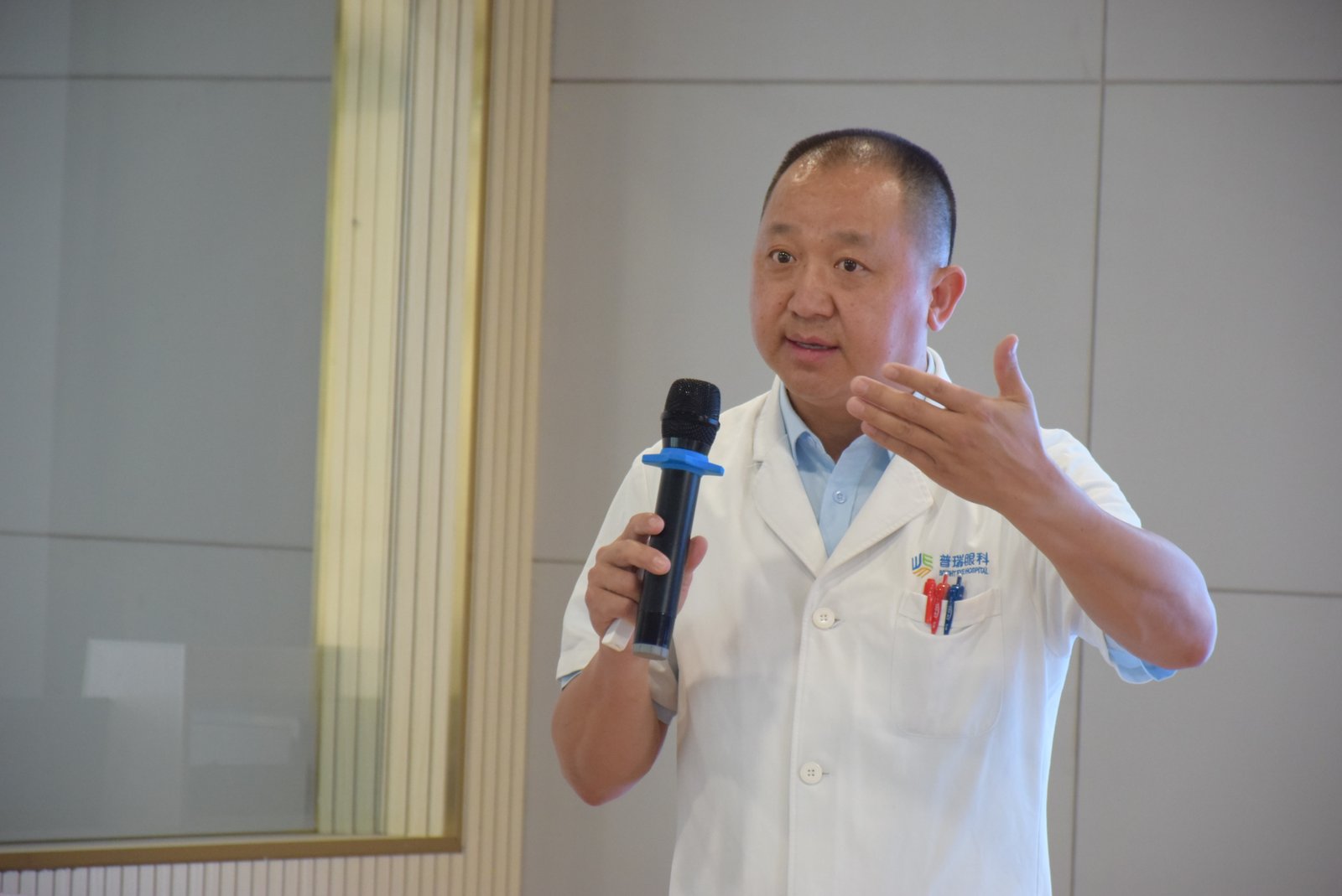 昆明普瑞眼科医院何守科医生